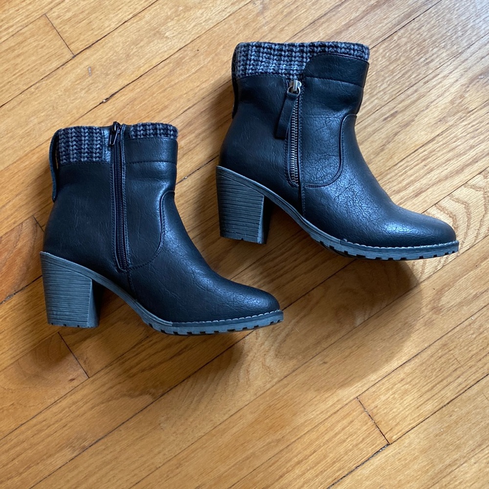 Cute Size 8 Muk Luks Heeled Boots